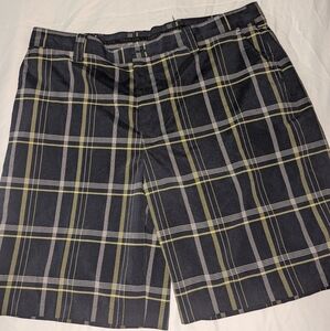 Izod Men's Size 38 Waist 100% Polyester Blue Plaid Shorts